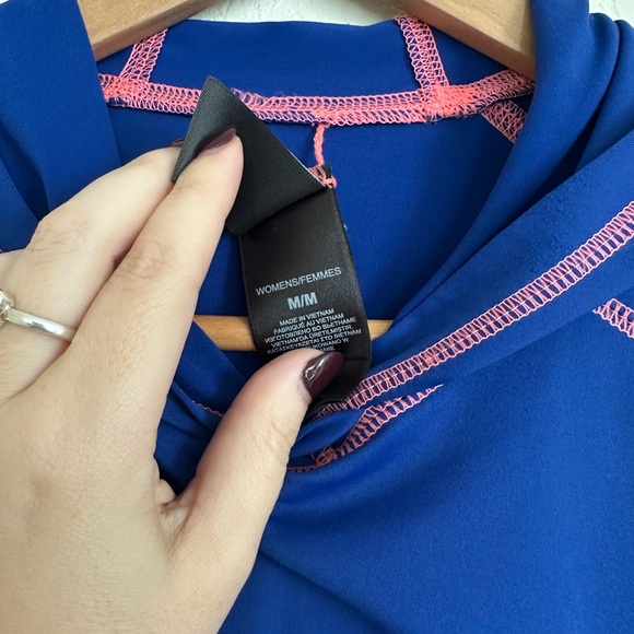 💘 The North Face Blue Hoodie with Pink Accents Women’s Medium +FREE GIFT! - Picture 5 of 6